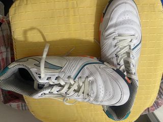 Botas de fútbol blancas