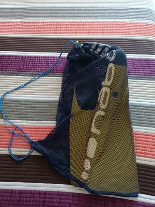 Pinne da nuoto gialle e blu 