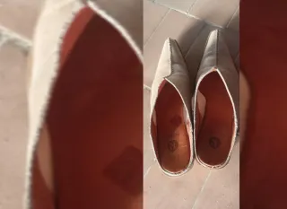 Sandalias de piel beige con tacón y con puntera.