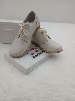 Zapatos comunión niño Bubble Bobble beige