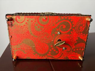 Joyero musical dorado con cajón