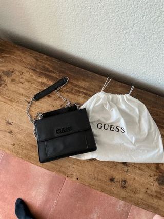 Bolso Guess negro con cadena — original + bolsa 