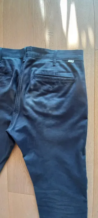 Pantalón chino Levis hombre azul