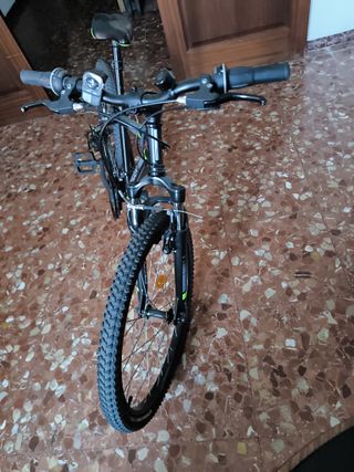 Bicicleta Rockrider Negra y Verde