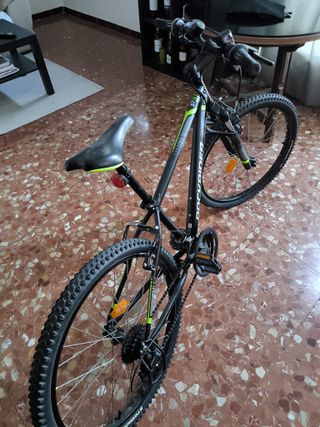 Bicicleta Rockrider Negra y Verde