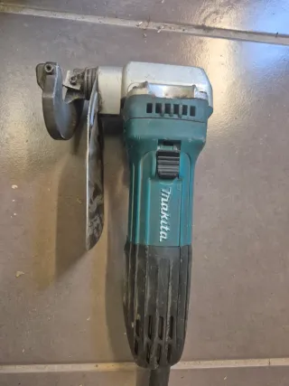 Cizalla eléctrica Makita