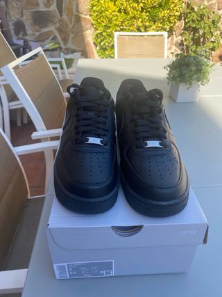 Nike Air Force 1 Negras Talla 41,sin estrenar.