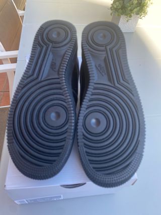 Nike Air Force 1 Negras Talla 41,sin estrenar.