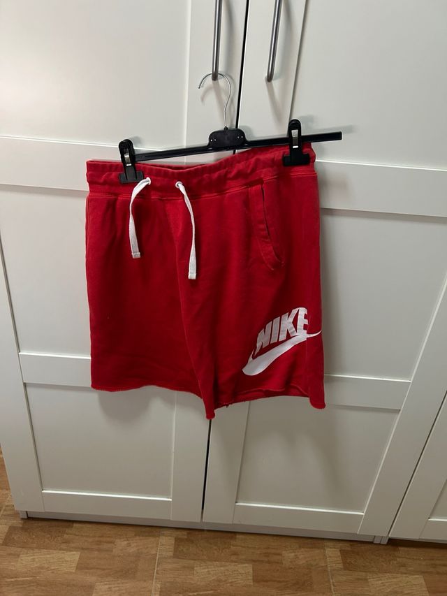 Pantalones cortos Nike rojos