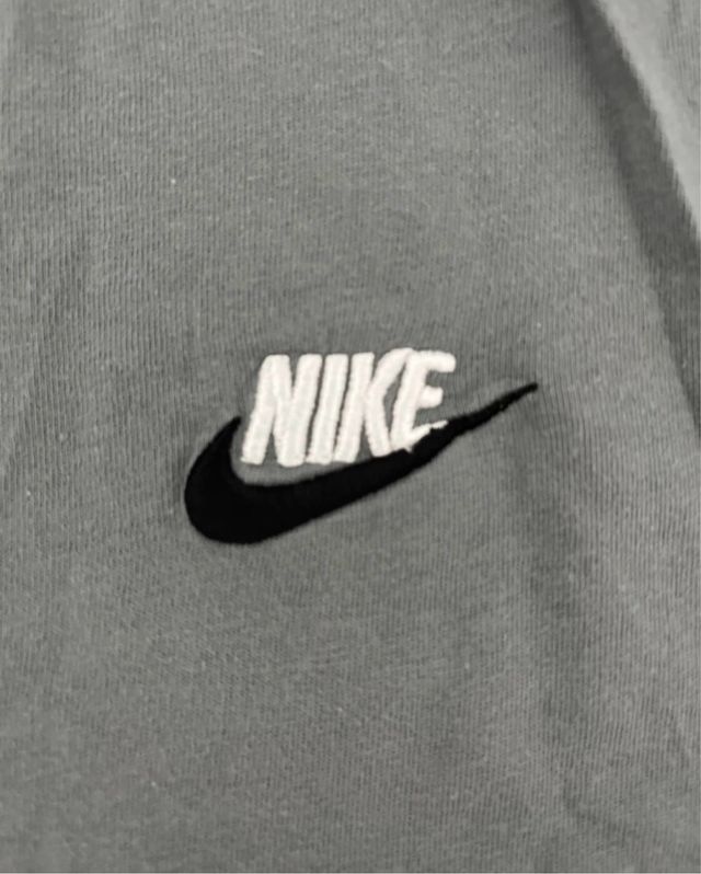 Camiseta Nike Gris