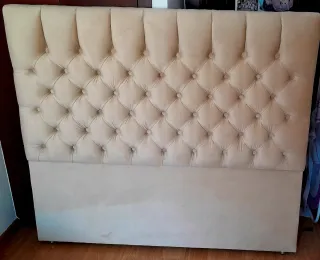 Cabecero de cama tapizado beige