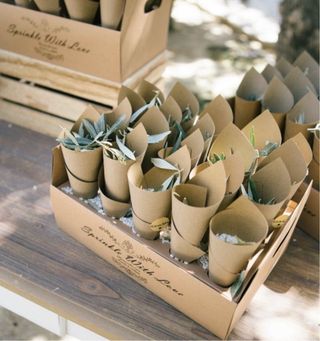 Conos de arroz para bodas.
