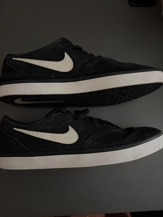Zapatillas Nike Negras y Blancas