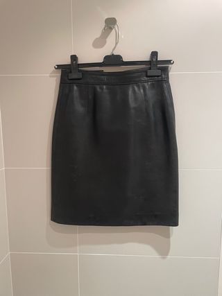 Falda de piel napa negra