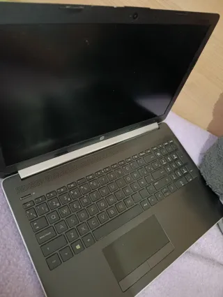 Portátil HP modelo 15 AMD Radeon 8RAM