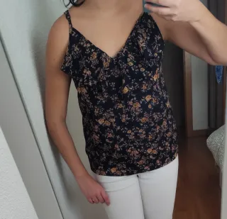 Blusa floral con tirantes