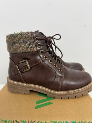 Botas marrones con detalle de punto