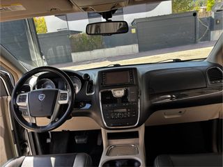 Lancia Voyager 2013