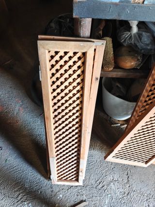 Puertas de madera con celosía