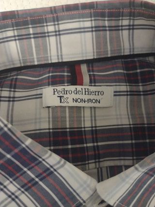 Camisa de cuadros azul y blanco