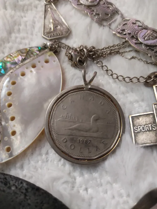 Lote bisutería antigua: collar, pulsera, anillo