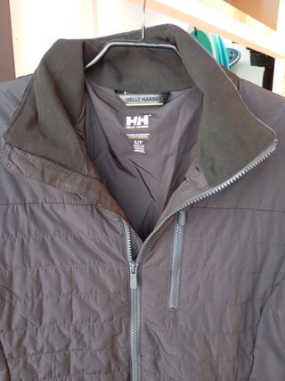 Chaqueta negra acolchada HH