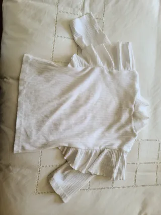 Camiseta blanca con volantes