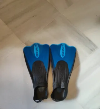Pinne da snorkeling blu Cressi.