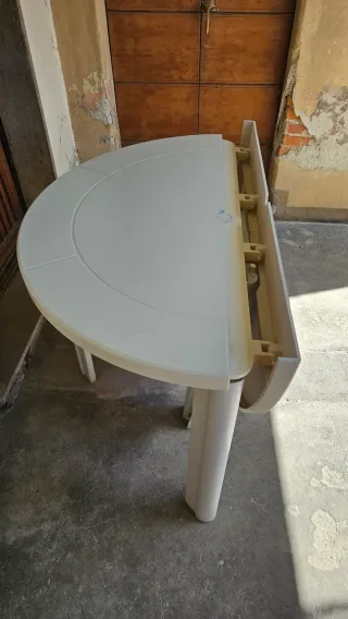 Tavolo rotondo +2 Poltroncine +2 Sedie Rovergarden