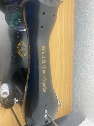 Máquina de coser Alfa antigua.