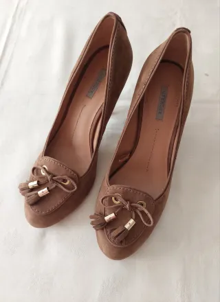 Zapatos tacón Uterqüe marrones