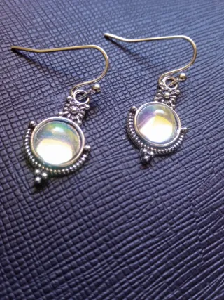 Preciosas pendientes con piedra de luna 