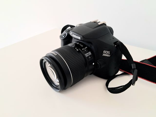Cámara Canon EOS 2000D
