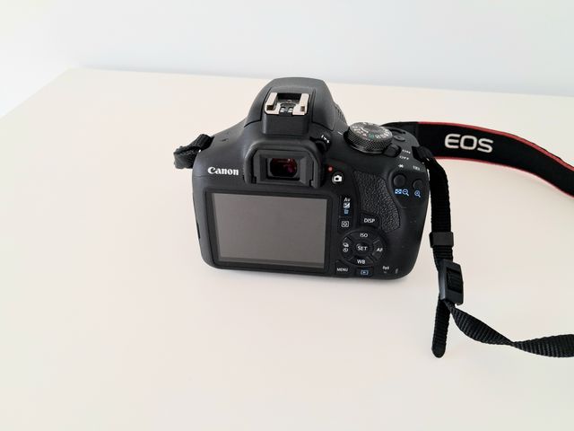 Cámara Canon EOS 2000D