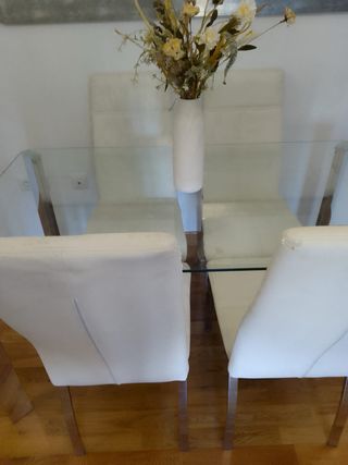 Sillas de salón polipiel blancas
55 euros las 4