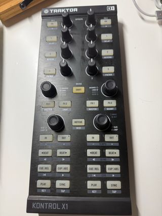 Controlador DJ Traktor Kontrol X1 Mk1