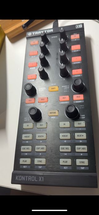 Controlador DJ Traktor Kontrol X1 Mk1