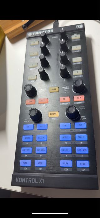Controlador DJ Traktor Kontrol X1 Mk1