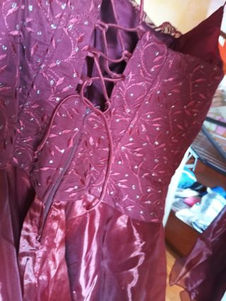 Vestido de fiesta perfecto para madrina de bodas.