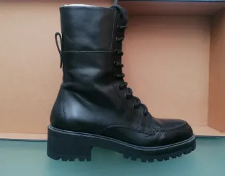 Botines de piel negros. Massimo Dutti T38