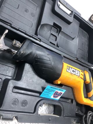 Sierra de sable JCB 1100W