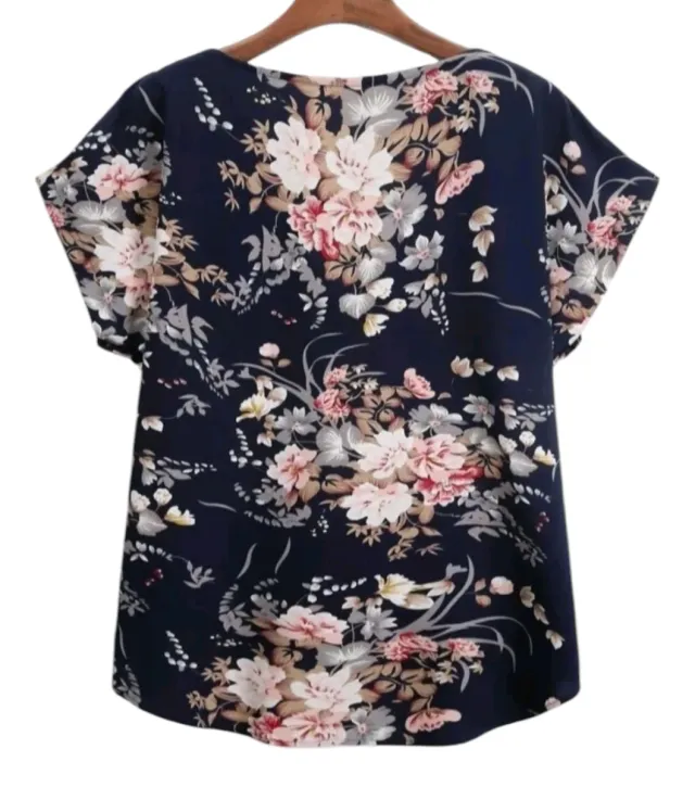 Blusa floral bajo irregular