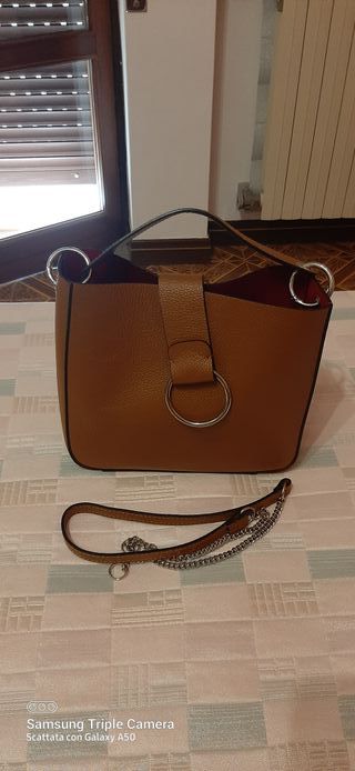 Borsa tracolla marrone con catena e sacca interna
