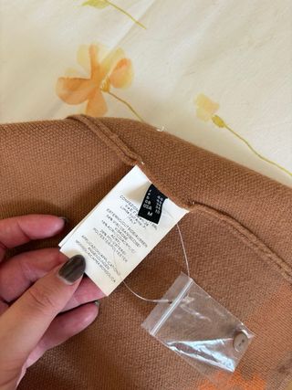 Giacca marrone con scritta retro