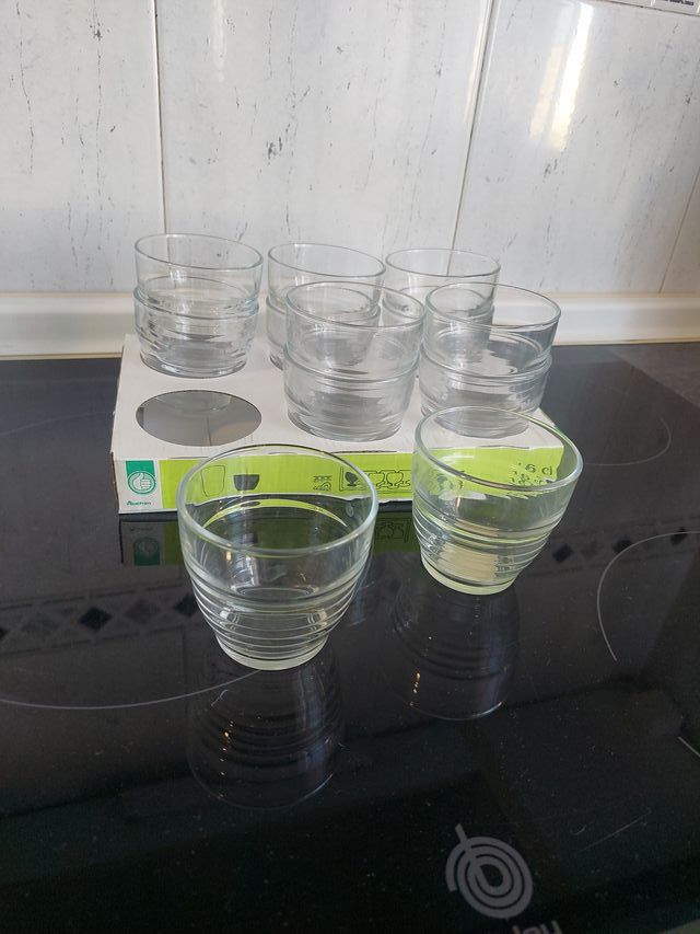 Vasos pequeños Auchan 12 uds 16 cl