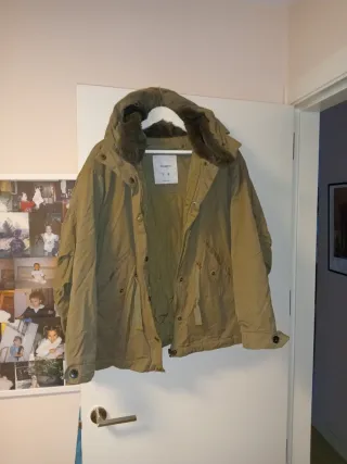 Cazadora acolchada verde Pull and Bear