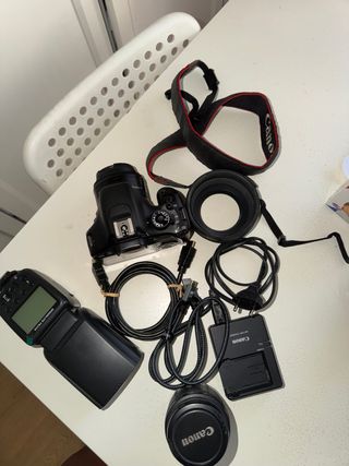 Fotocamera Canon DSLR con accessori