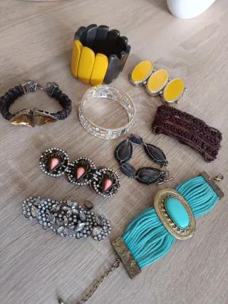 Lote de 9 pulseras variadas 10€