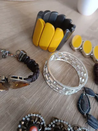 Lote de 9 pulseras variadas 10€