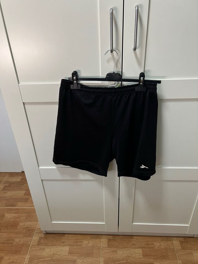Pantalones cortos Reebok negros